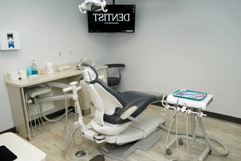 The Town Dentist: Englewood Emergency Dental and Implant Center