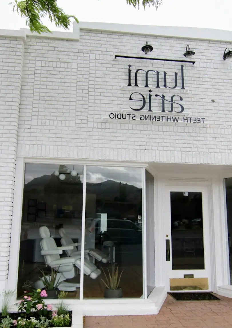 Smithfield Lumiarie Teeth Whitening Studio