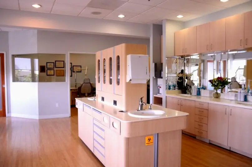 Manhattan Beach Barney M. Hom, DDS