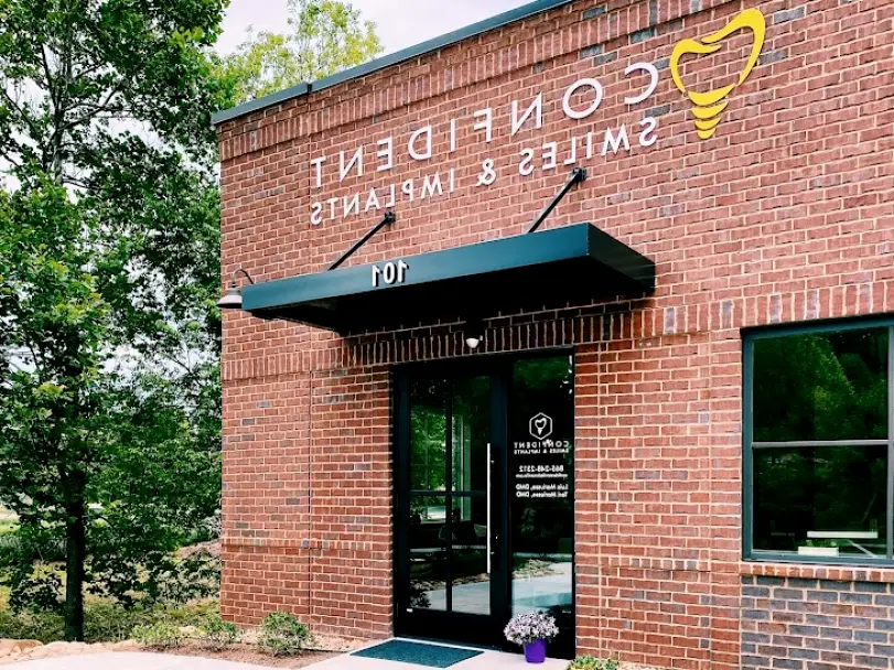 Farragut Confident Smiles & Implants