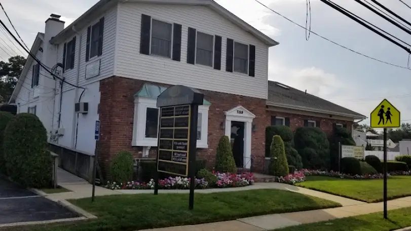 Massapequa Glenn S Forrest DDS
