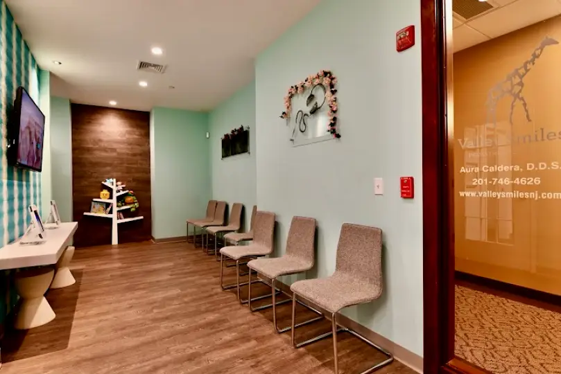 Ramsey Aura Caldera, DDS