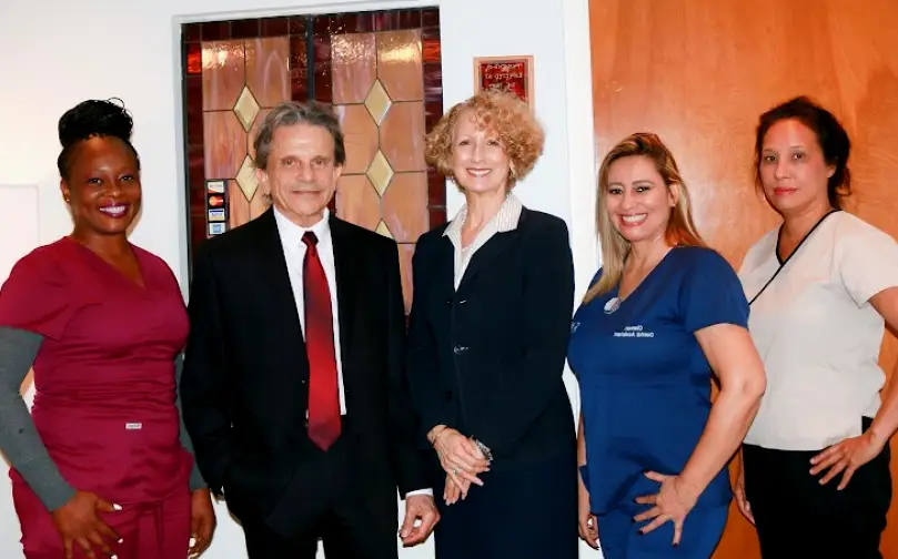 Aventura Bright Smiles - Robert J. Cohen, D.D.S