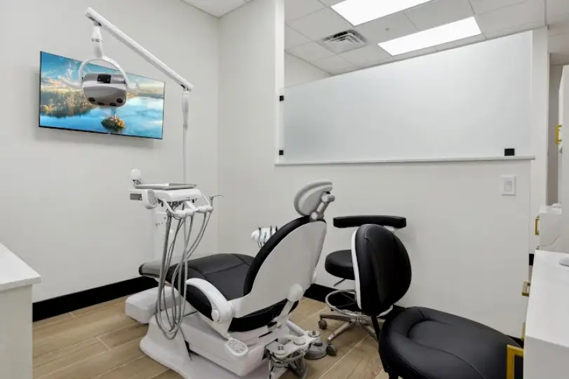  Lux Dental - Delray Beach