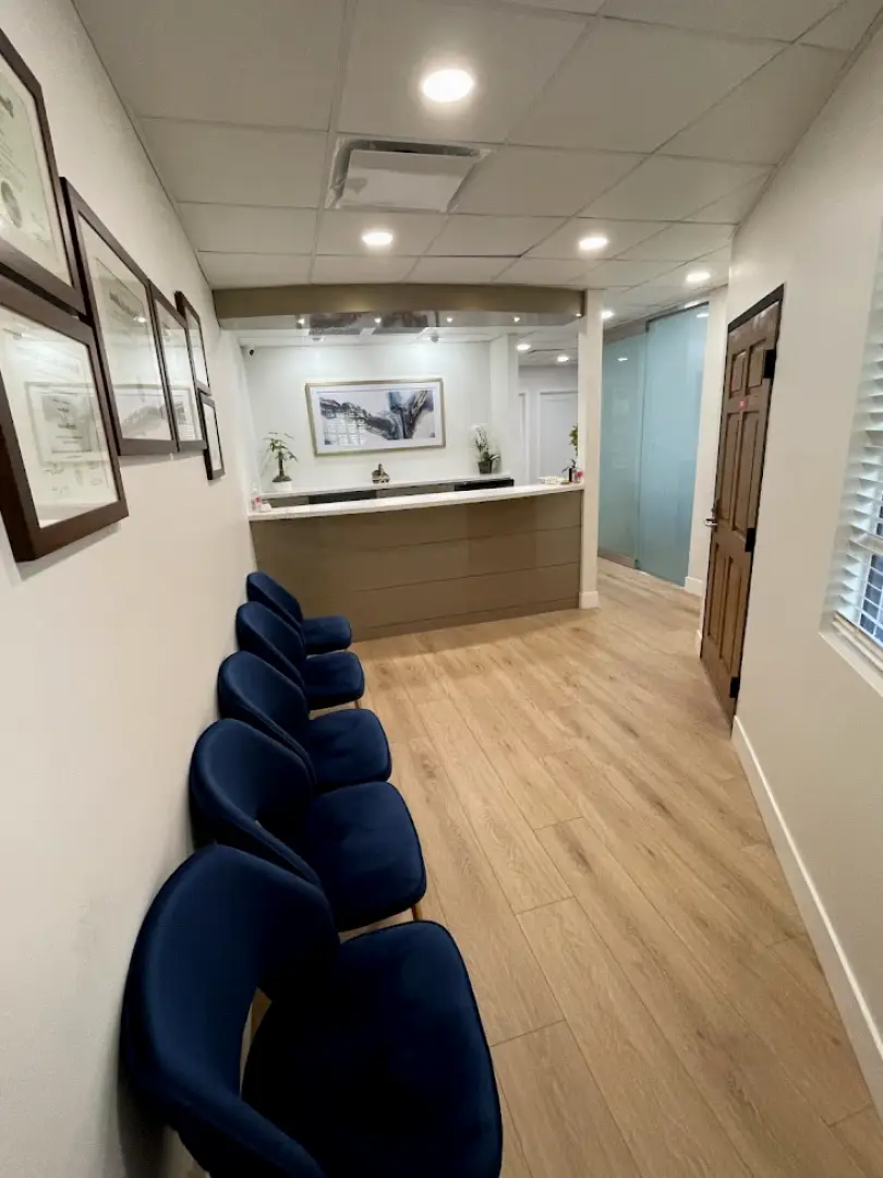  Burbank Dr. Artin Davoodian, DDS