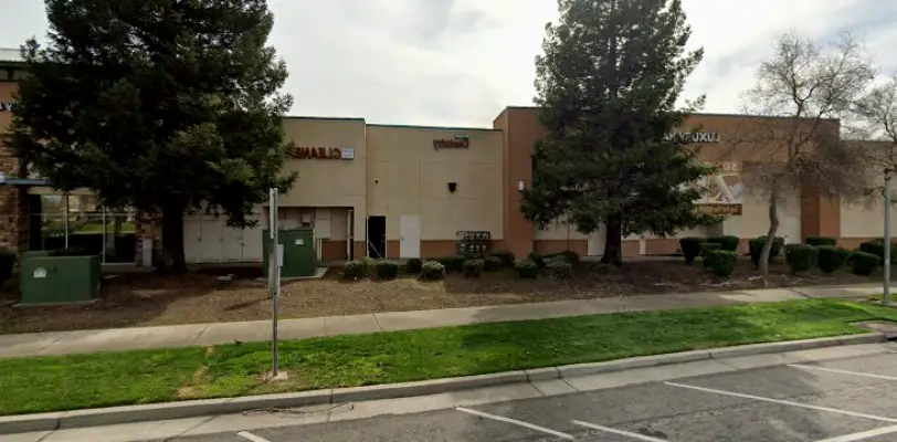 West Sacramento South Port Dentistry: Dang Luong B DDS