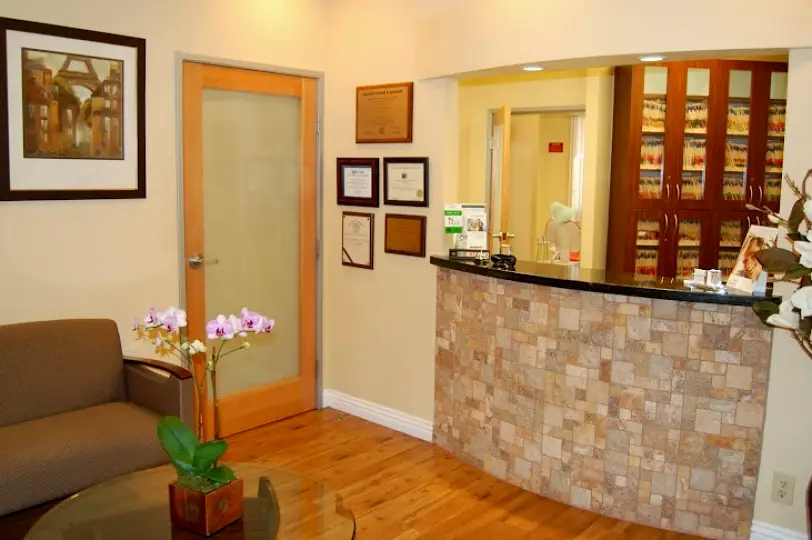 Northridge Meroujan Kodabakshian DDS