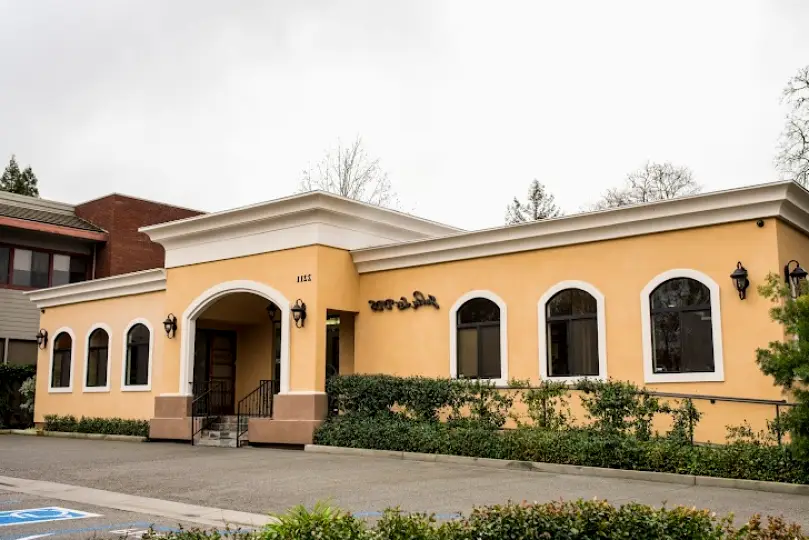 Center For Dental Implants And Dentistry Walnut Creek - Julia Lee D.D.S.
