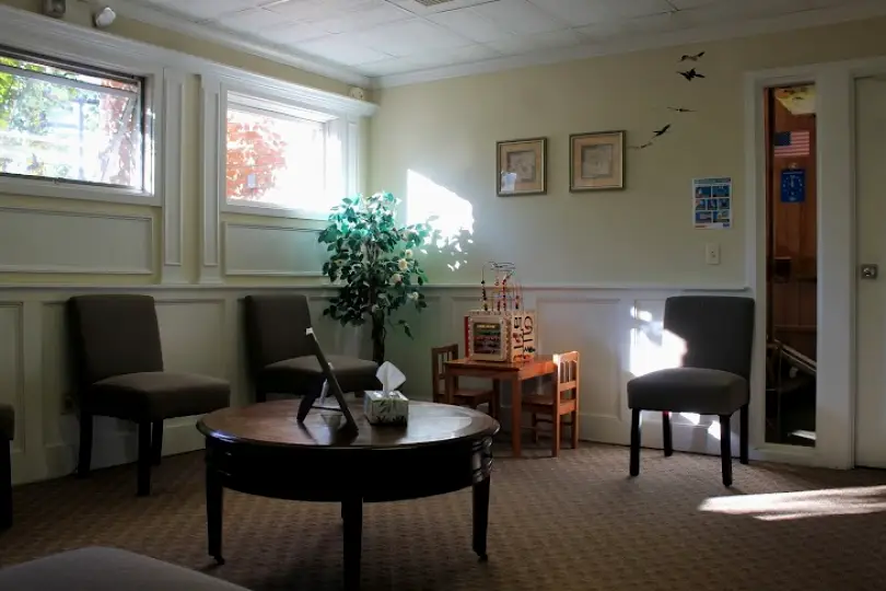  Norwalk Maria Paras, DDS