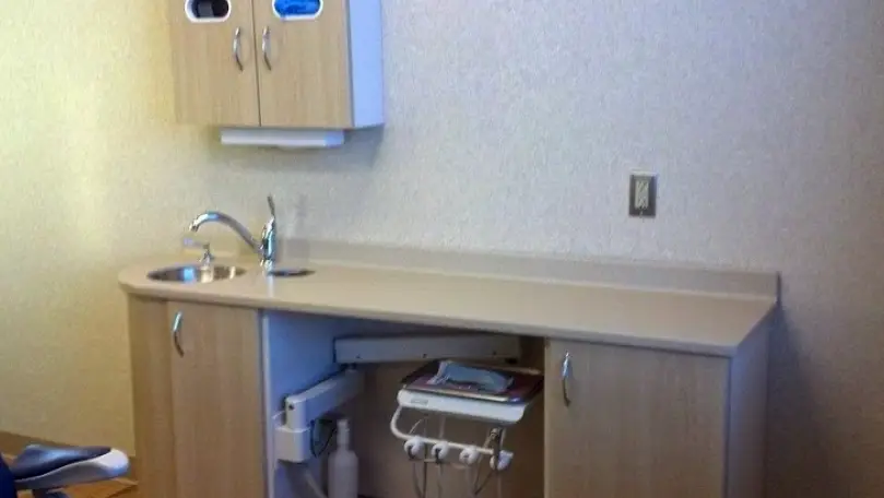 Pontiac Dental 1: Bruce T Roach, DDS
