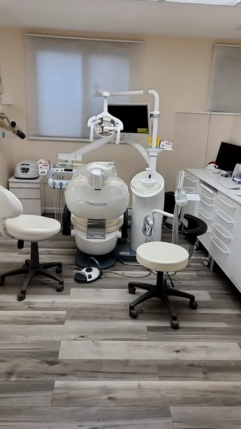 Agoura Hills Igor Roshkovan DDS, MSc, MSc, Dr.Roshkovan Dental Implants