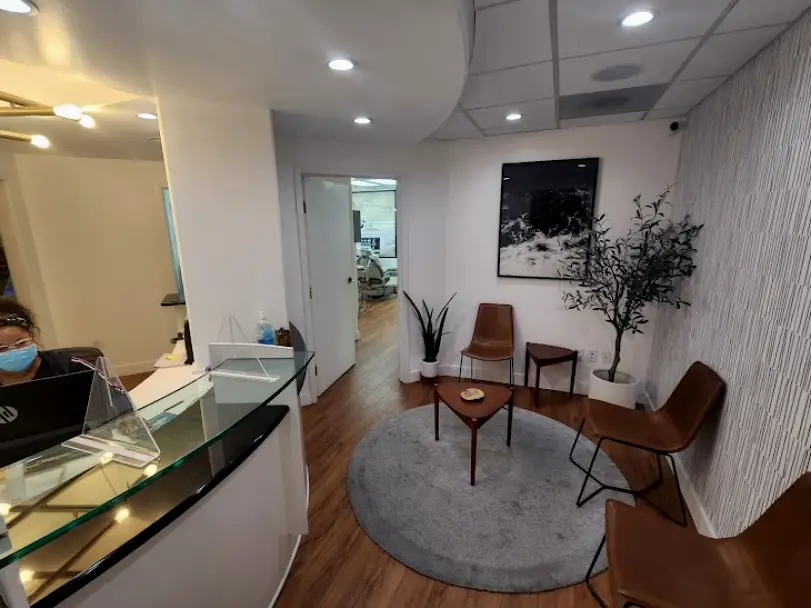 Del Mar View Dental Care: Daniel Charlton DDS