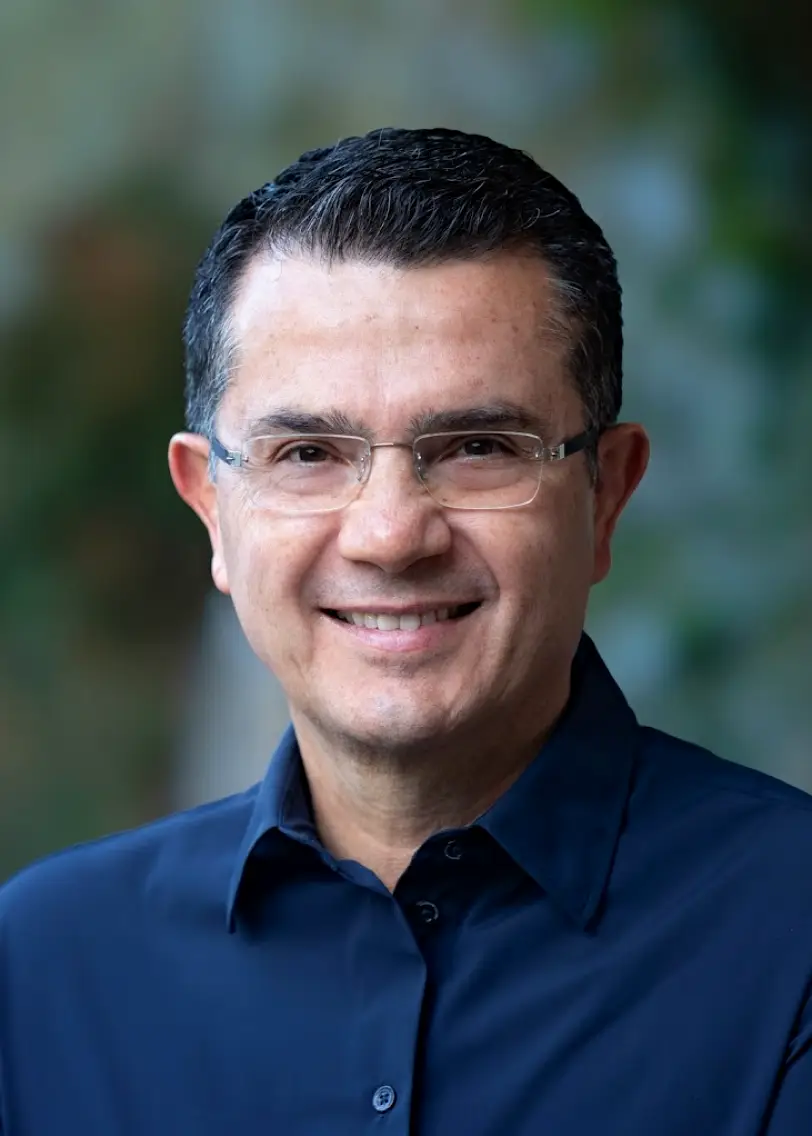 Los Gatos Dr. Cesar Escudero