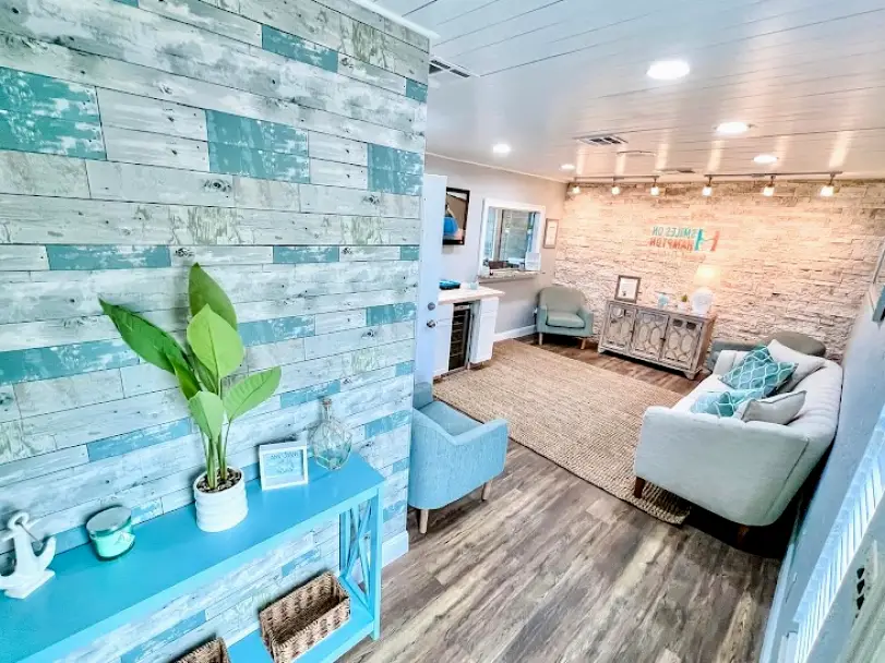 Clermont Smiles on Hampton - Dr. Amber Rowe, DDS