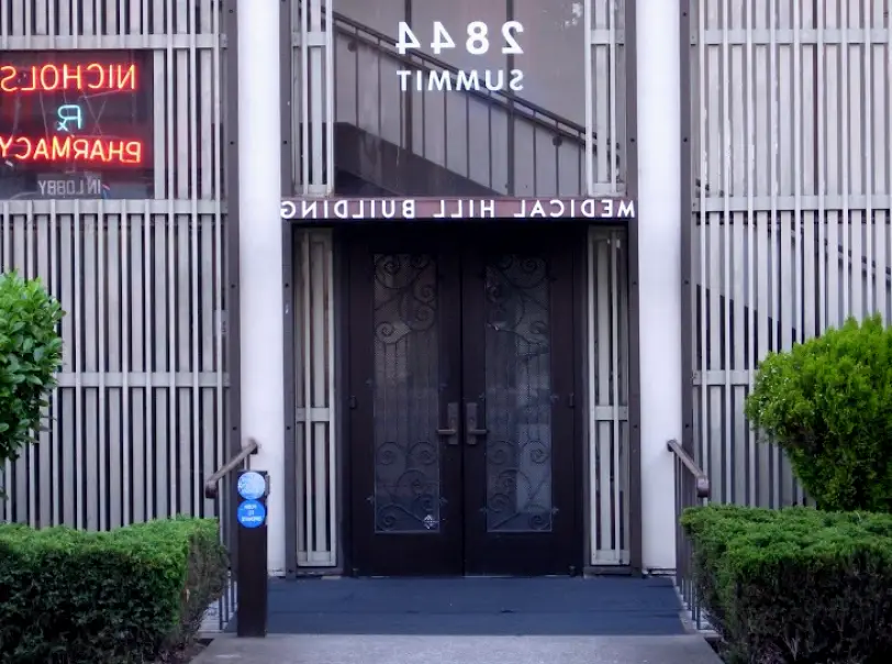  Oakland Kenneth G. Louie, DDS