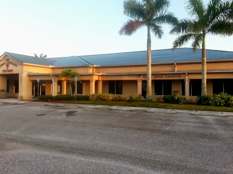  Fort Myers Riverdale Dental Suites