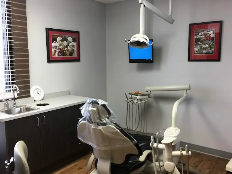 Columbus Douglas E. Snouffer, DDS