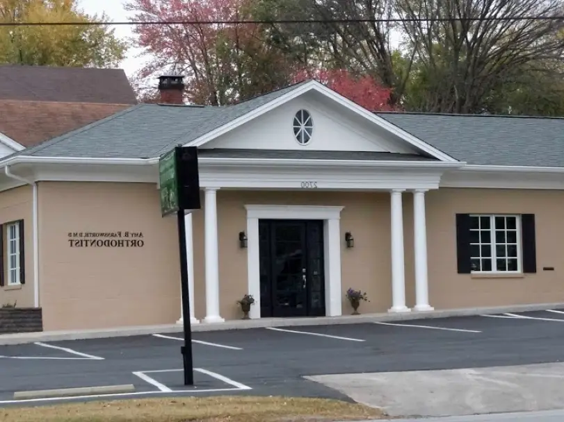  Louisville Amy B. Farnsworth, DMD - Orthodontist