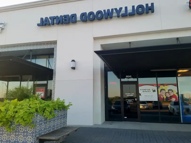 Laredo HOLLYWOOD DENTAL