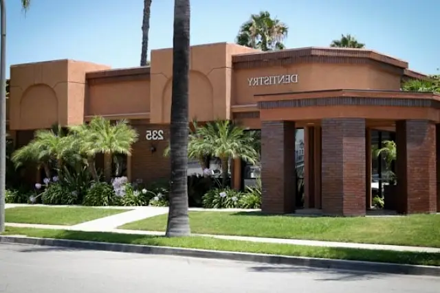 Brea Brooks Larson, DDS