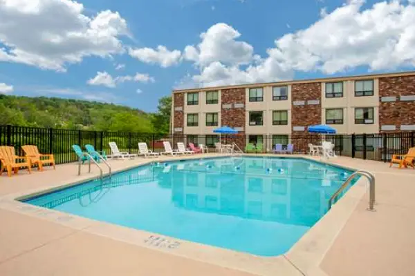Days Inn by Wyndham Liberty