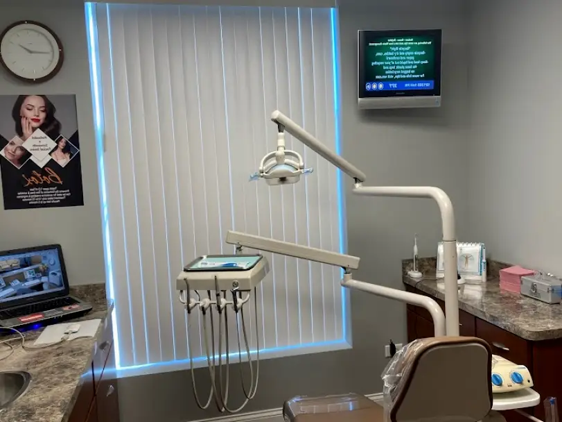 Vernon Hills Royal Dental Alexander L. Shakhet, DDS