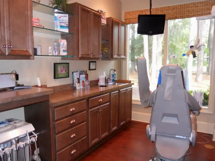 Hilton Head Island Distinctive Dentistry: Shelley Murphy DMD