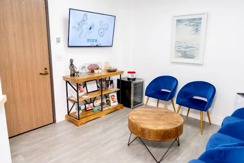Valley Village Dr. Maryet Nikkie Babrood