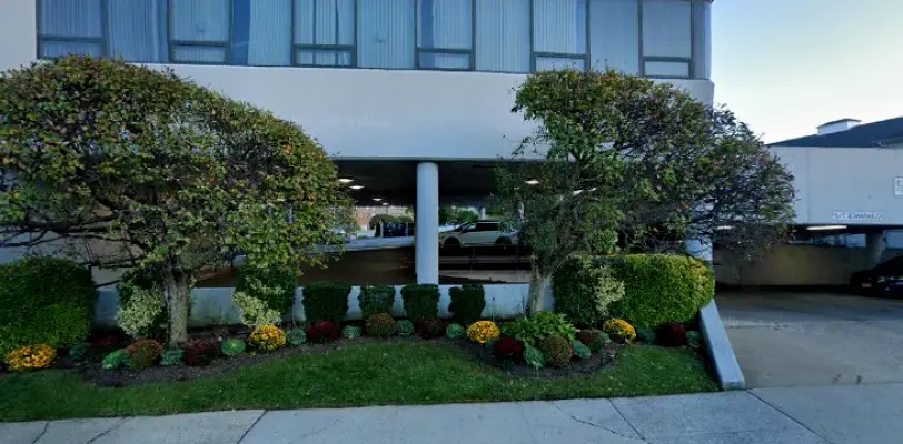 Rockville Centre Dr. Leonard Sealy, DDS