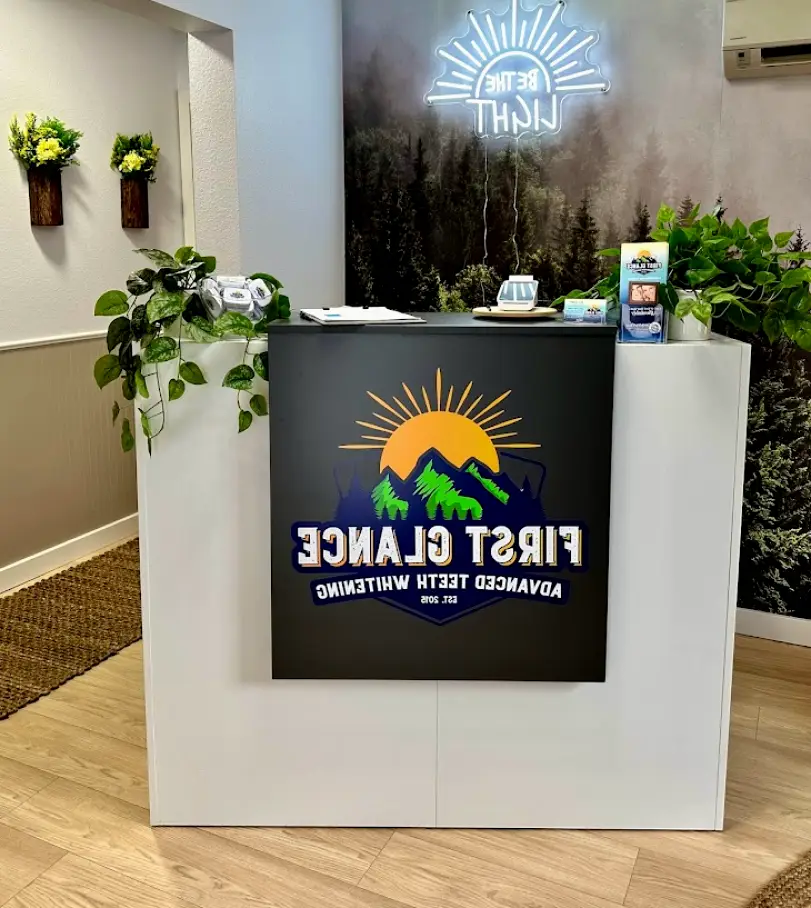 Bend First Glance Teeth Whitening