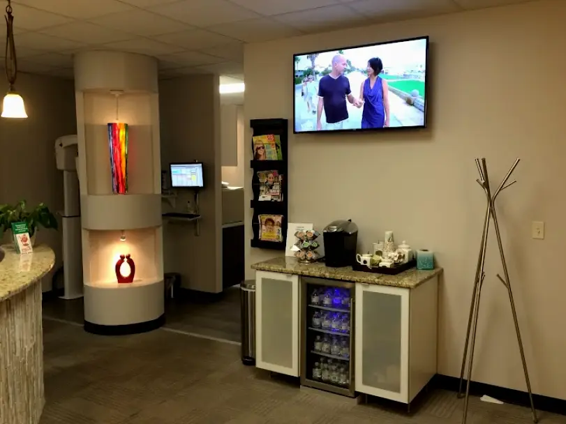 Gladstone Hormozdi DDS Denture Clinic