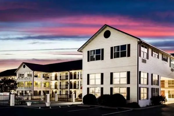 Super 8 by Wyndham Sevierville Riverside