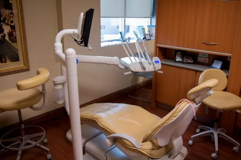 Mankato Dr. Pooley L. Tom, DDS