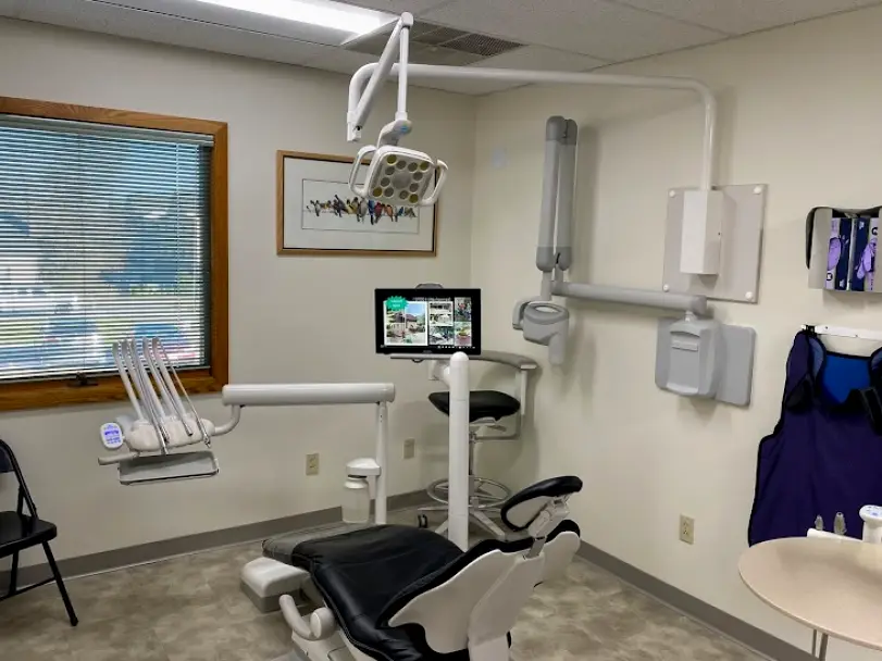 Warren Benton Dental Team: Benton Dennis A DDS