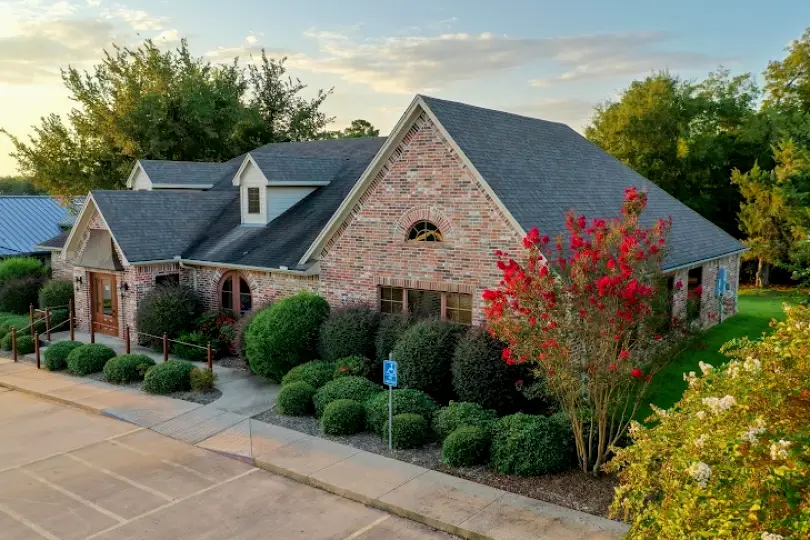 Paris Dr. Lee Crawford Dental Office, DDS