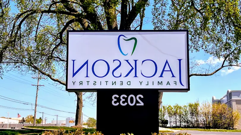 Downers Grove Eric G. Jackson, DDS, MAGD, FICOI, FASD, FICD, FADI, FPFA