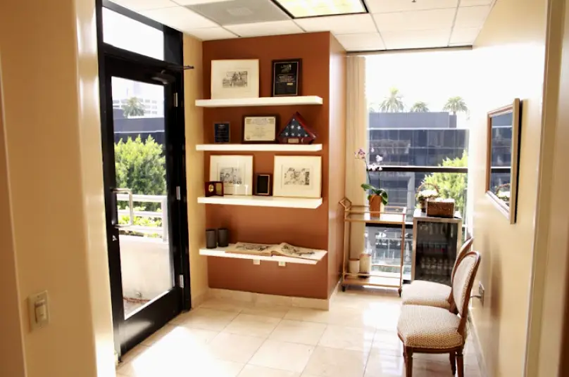  Beverly Hills Parvaz Farnad Mizrahi, DDS, MPH, FICD
