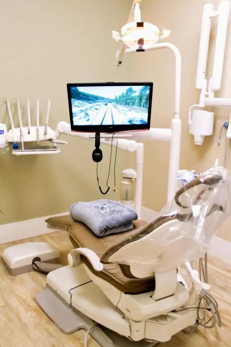  Redondo Beach Dr. Nicholas Matthews - The Dental Spot