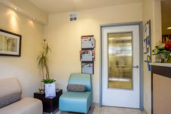 Palo Alto Roshan Emam, DDS